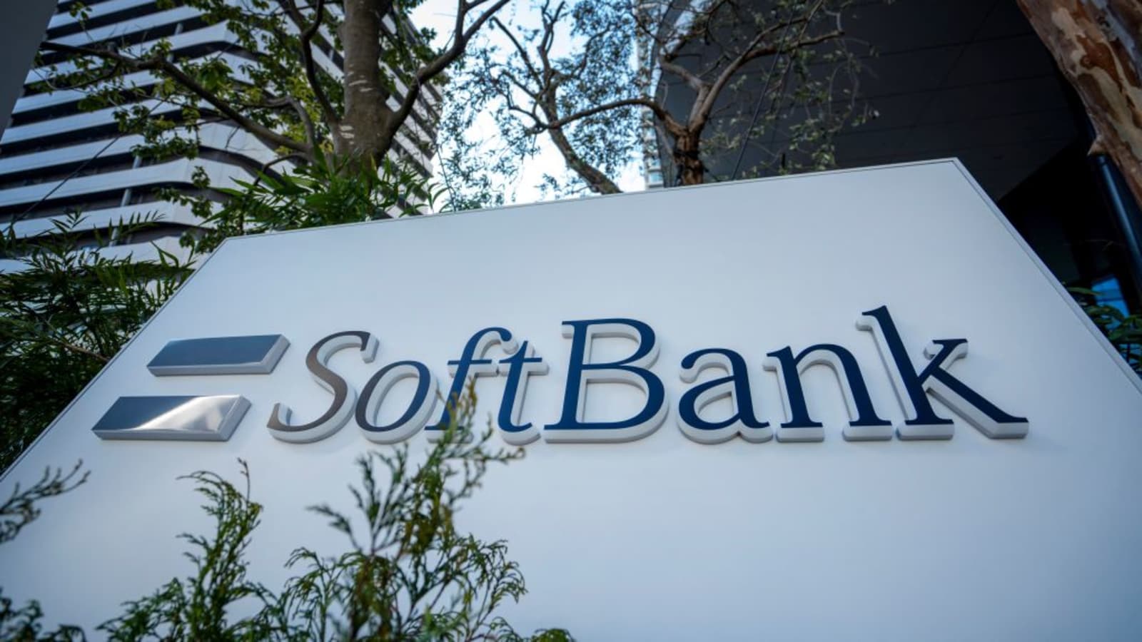 SoftBank Rally Tests OpenAI IPO Momentum and Valuation Discipline