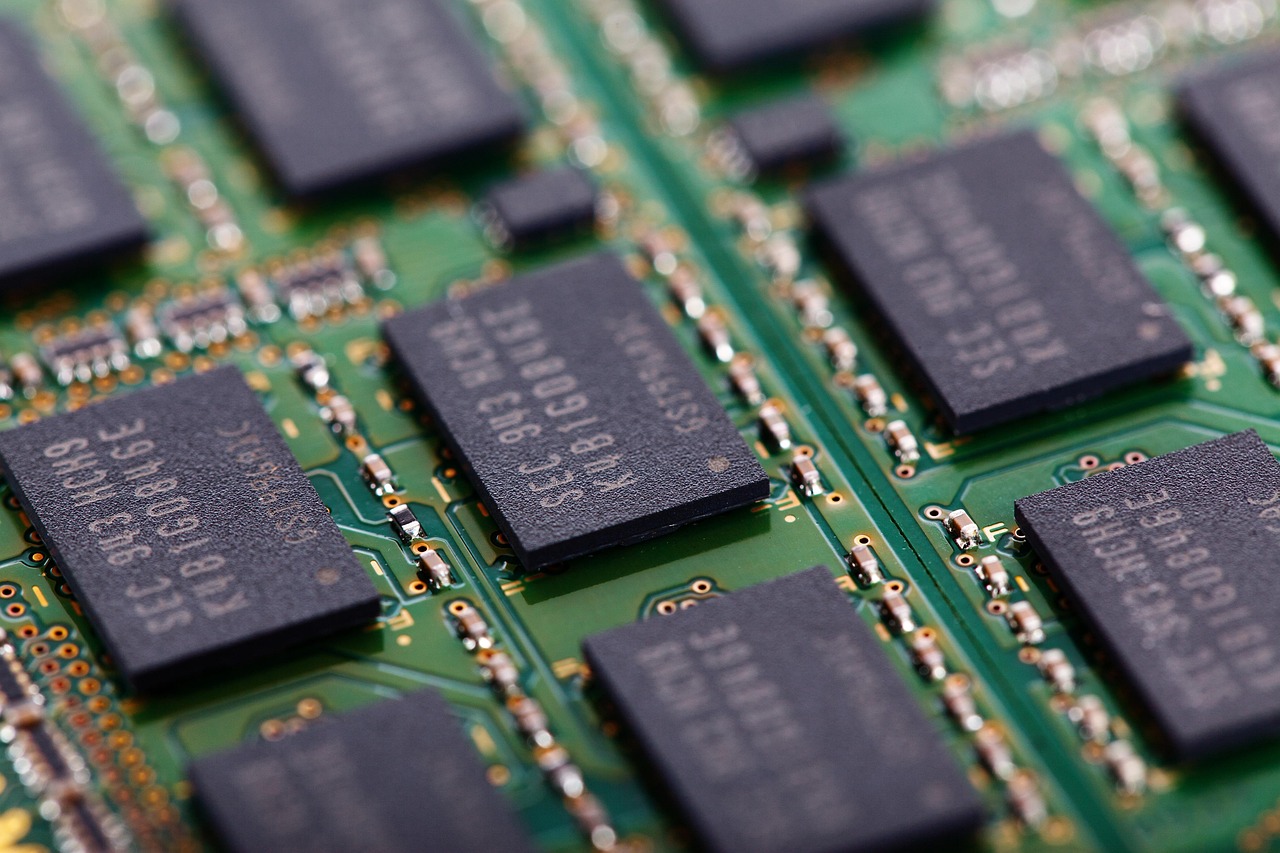 Edge-AI Silicon Turns Hyperscaler Margins Into an Open Question